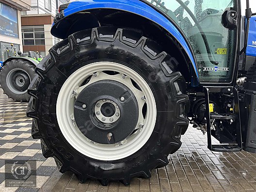 Machinery / Agricultural Machines / Tractors / New Holland / TD5.90