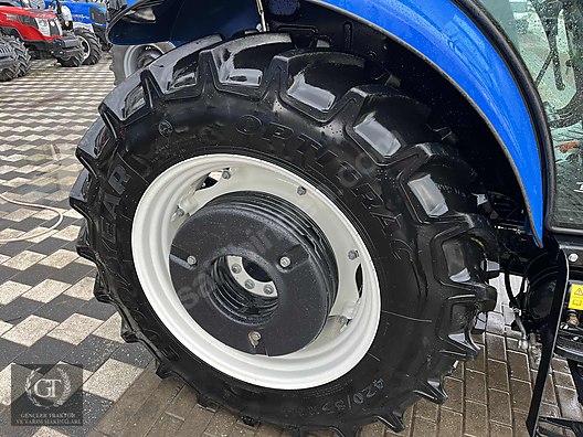 Machinery / Agricultural Machines / Tractors / New Holland / TD5.90