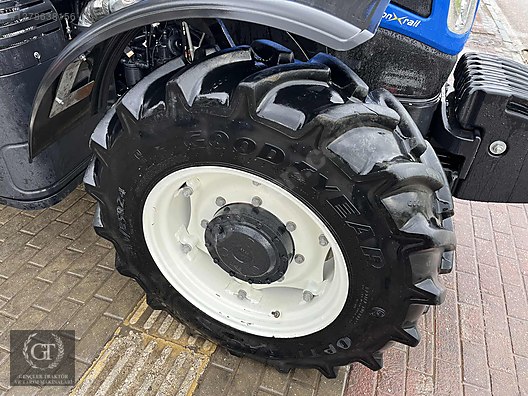 Machinery / Agricultural Machines / Tractors / New Holland / TD5.90