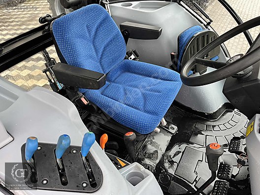 Machinery / Agricultural Machines / Tractors / New Holland / TD5.90