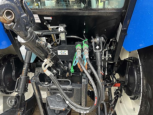 Machinery / Agricultural Machines / Tractors / New Holland / TD5.90