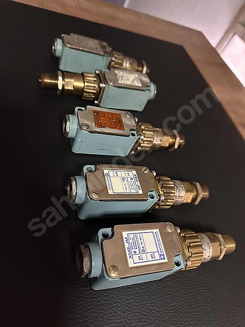 TELEMECANİGUE SWİCT XM2-JM 10A. 500V