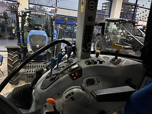 Machinery / Agricultural Machines / Tractors / New Holland / TR5.110