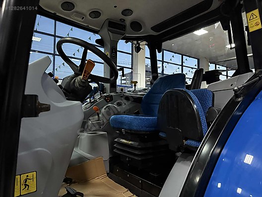 Machinery / Agricultural Machines / Tractors / New Holland / TR5.110
