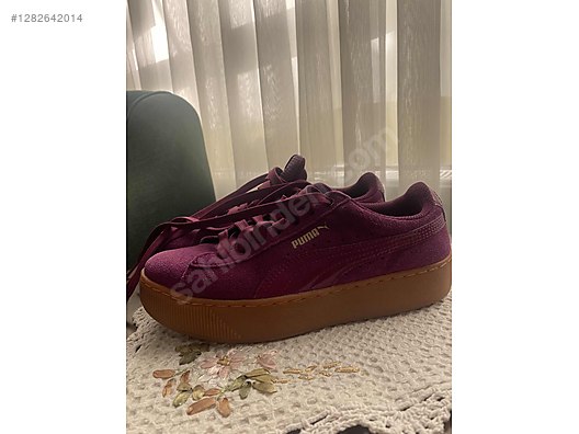 Used & Brand New Items / Clothing & Accessories / Women / Shoes / Sneakers