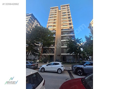 2+1 Apartment for Sale on Aydın Street, Suadiye, Walking Distance to the Avenue