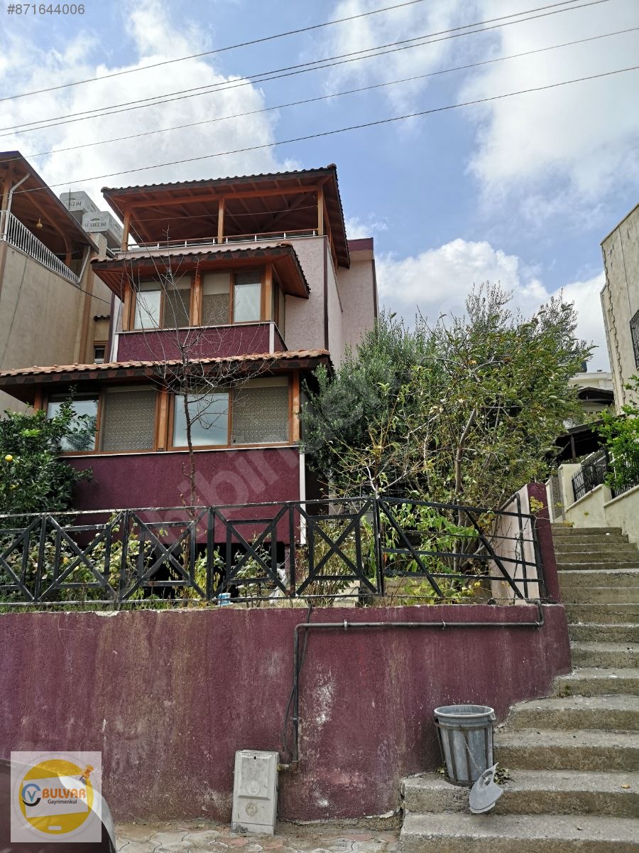 Satılık tripleks villa, doğalgazlı yenilenmiş.issume sitesinde