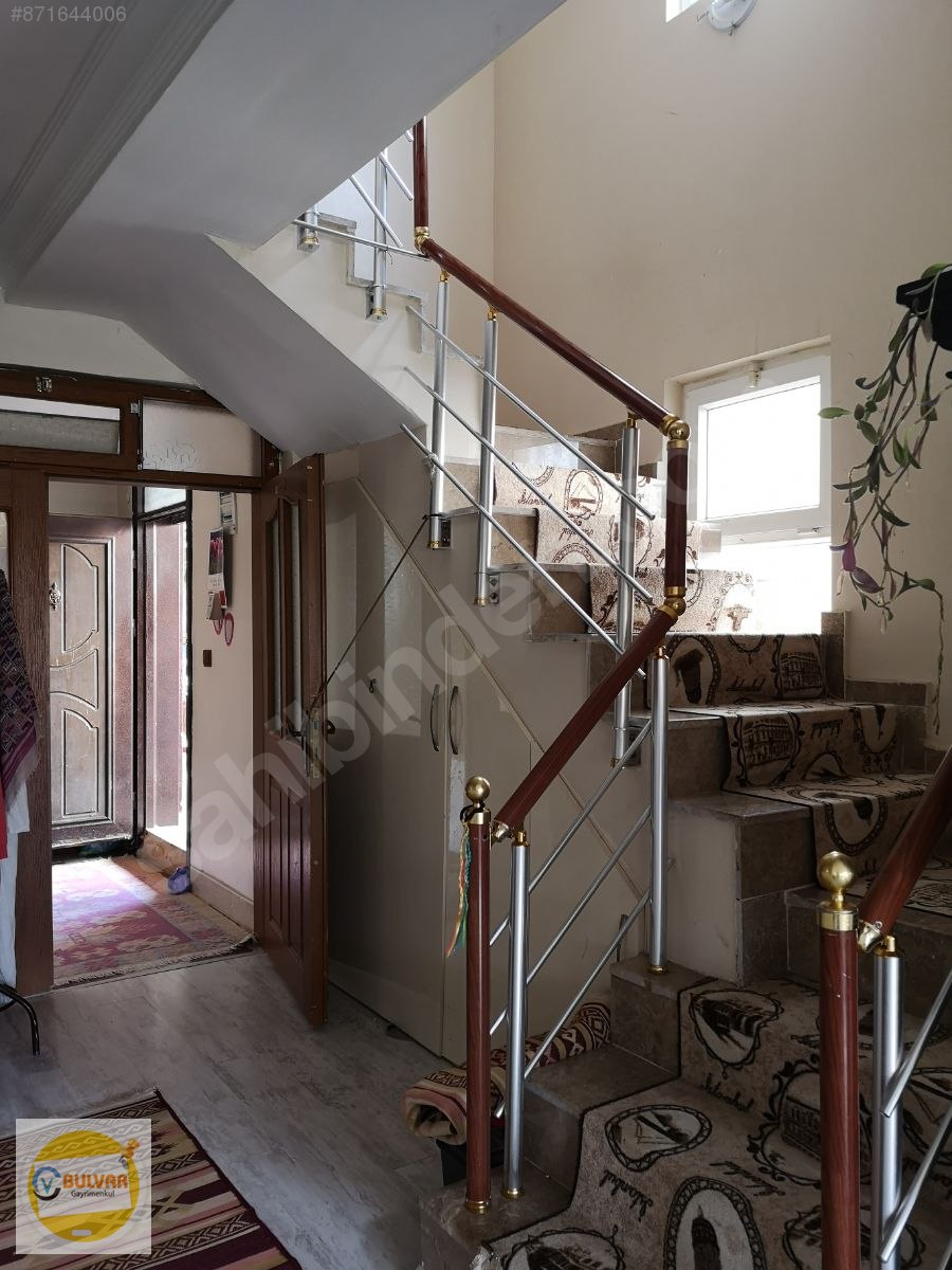 Satılık tripleks villa, doğalgazlı yenilenmiş.issume sitesinde