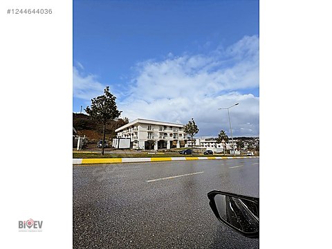 ÜNİVERSİTE CADDESİNDE SIFIR EŞYALI APART