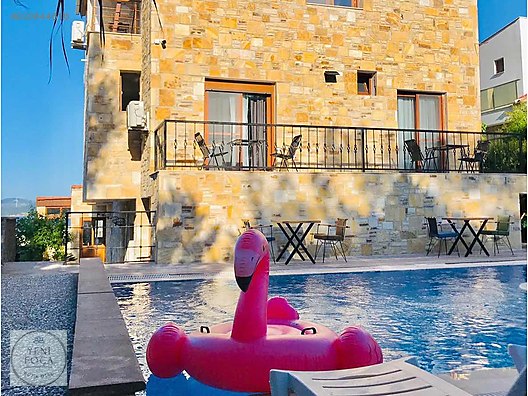 yenifoca da havuzlu bahceli luks gunluk kiralik daire ilanlari sahibinden com da 930644616