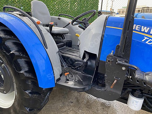 Machinery / Agricultural Machines / Tractors / New Holland / TD4.65B