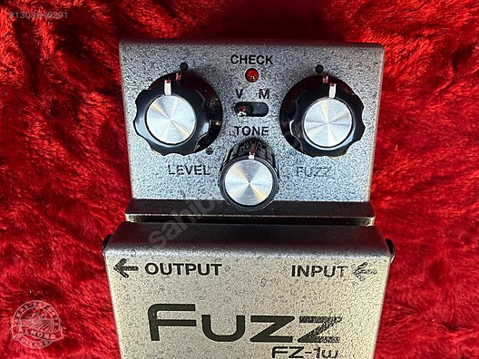 BOSS FZ-1W Waza Craft Fuzz - Efekt Pedalı ve Diğer Enstrüman Yan