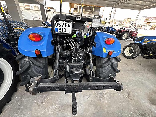 Machinery / Agricultural Machines / Tractors / New Holland / TD4.65B