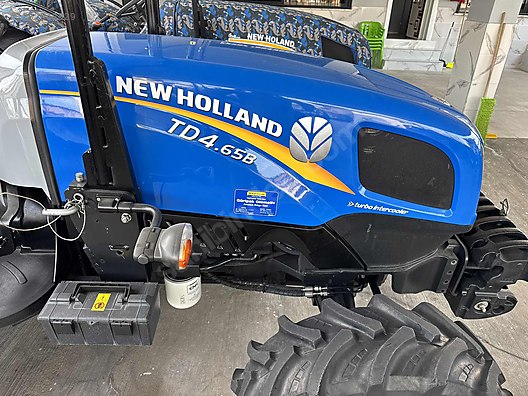Machinery / Agricultural Machines / Tractors / New Holland / TD4.65B