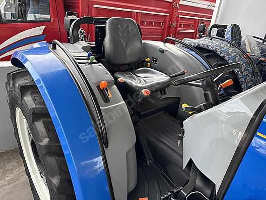 Machinery / Agricultural Machines / Tractors / New Holland / TD4.65B