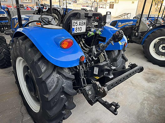 Machinery / Agricultural Machines / Tractors / New Holland / TD4.65B
