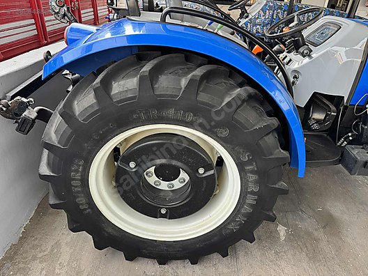 Machinery / Agricultural Machines / Tractors / New Holland / TD4.65B