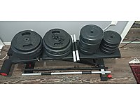 Evde fitness aletleri ağırlıklar ve sehpası