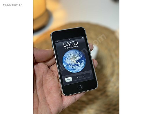 ÇİZİKSİZ İPOD TOUCH 3.GEN 8 GB - Apple iPod Touch MP3 Çalarlar