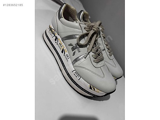 Used & Brand New Items / Clothing & Accessories / Women / Shoes / Sneakers