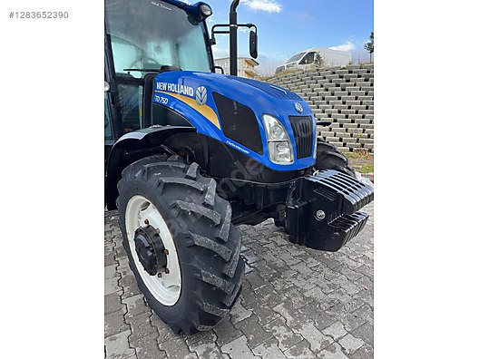 Machinery / Agricultural Machines / Tractors / New Holland / TD90D