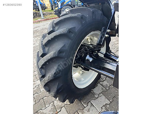 Machinery / Agricultural Machines / Tractors / New Holland / TD90D