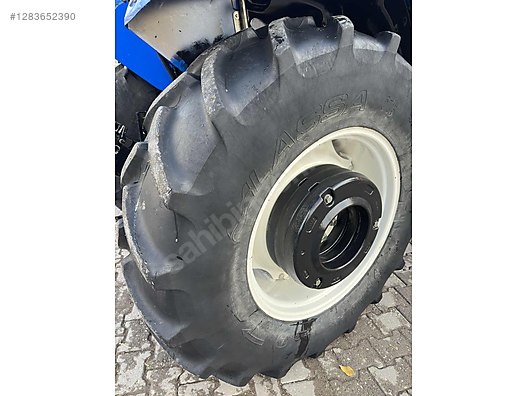 Machinery / Agricultural Machines / Tractors / New Holland / TD90D