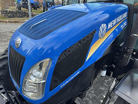 Machinery / Agricultural Machines / Tractors / New Holland / TD90D