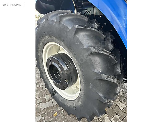 Machinery / Agricultural Machines / Tractors / New Holland / TD90D