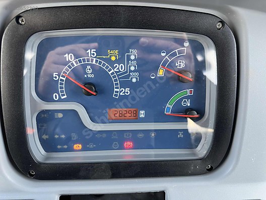 Machinery / Agricultural Machines / Tractors / New Holland / TD90D