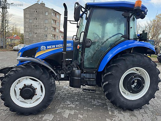 Machinery / Agricultural Machines / Tractors / New Holland / TD90D