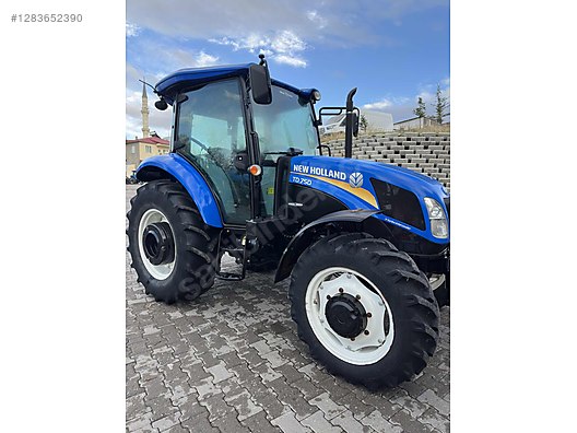 Machinery / Agricultural Machines / Tractors / New Holland / TD90D