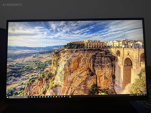 ASUS 24,5
