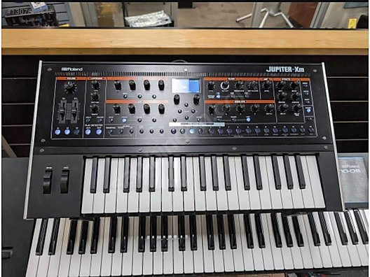 Roland Jupiter XM Kutulu, Hatasız, Sıfır Ayarında - Synthesizer ve