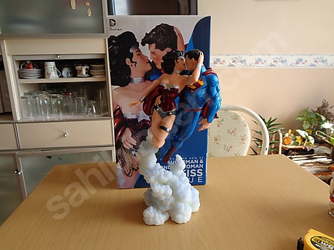 DC Comics Superman Wonder Woman The Kiss