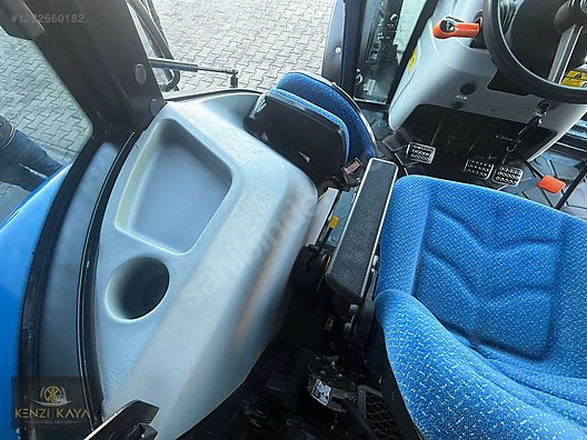 Machinery / Agricultural Machines / Tractors / New Holland / TD90D