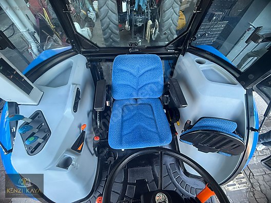 Machinery / Agricultural Machines / Tractors / New Holland / TD90D