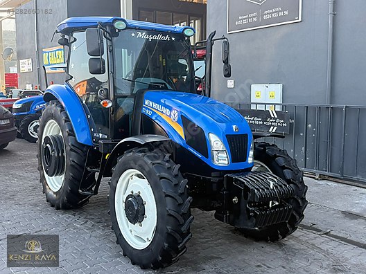 Machinery / Agricultural Machines / Tractors / New Holland / TD90D