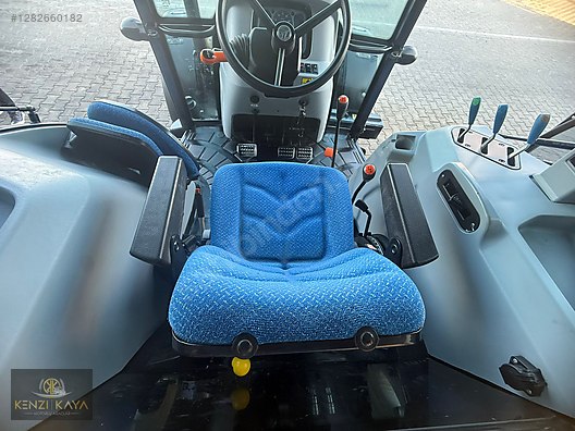 Machinery / Agricultural Machines / Tractors / New Holland / TD90D