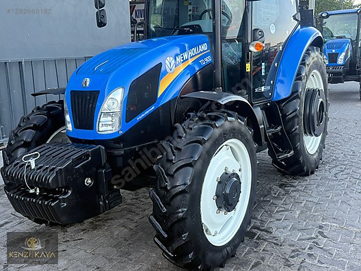 Machinery / Agricultural Machines / Tractors / New Holland / TD90D