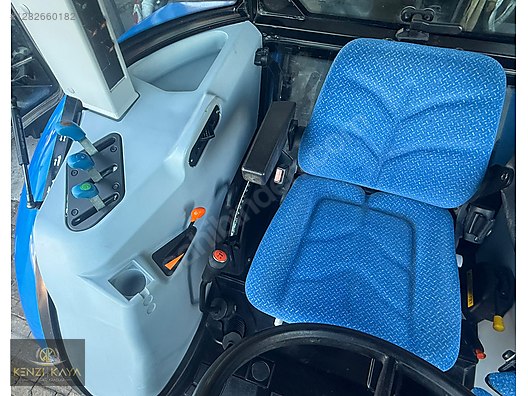 Machinery / Agricultural Machines / Tractors / New Holland / TD90D