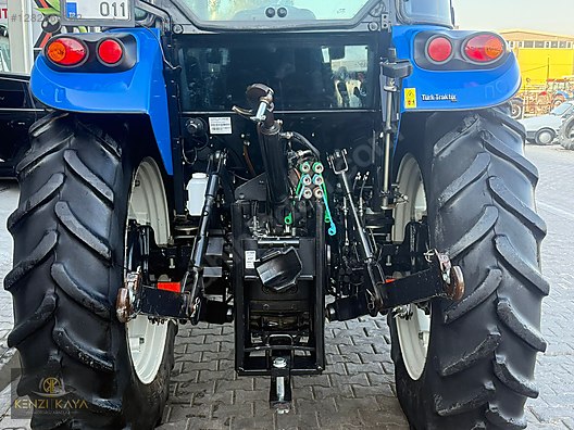 Machinery / Agricultural Machines / Tractors / New Holland / TD90D