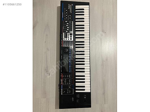 Roland juno store gi synthesizer