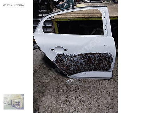 MEGANE 4 SEDAN SAĞ ARKA KAPI ORJİNAL ÇIKMA 821002253R - İlan ve