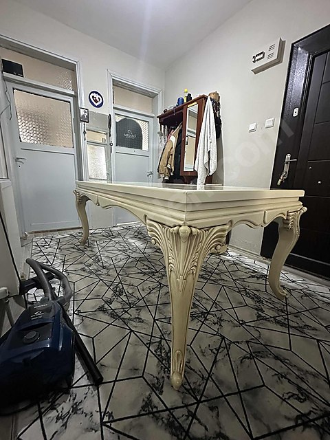 Antıka yemek masası sevenlere