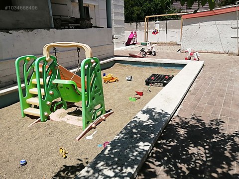 Urla kum plajında denize 400mt (1+1) eşyalı klimalı daire Günlük