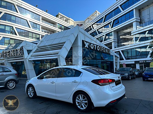 OTOFENİX 2016 KIA CERATO 1.6 CRDi CONCEPT PLUS SUNROOF HATASIZ