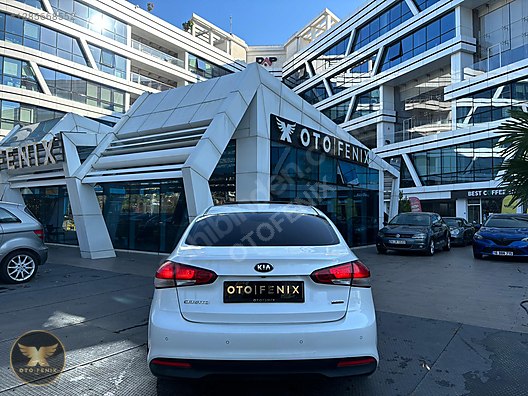 OTOFENİX 2016 KIA CERATO 1.6 CRDi CONCEPT PLUS SUNROOF HATASIZ
