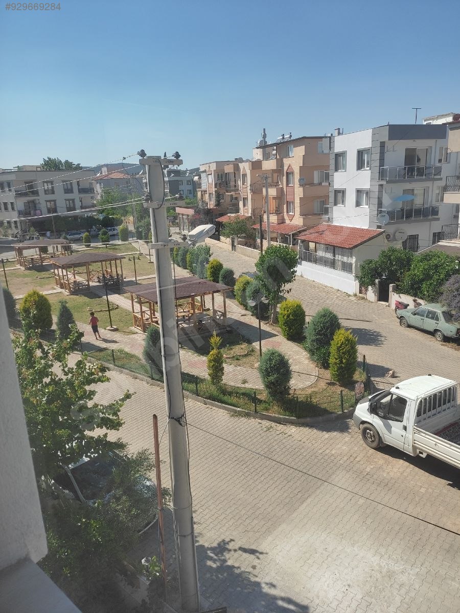 Seferihisar Ürkmez merkezde satılık denize 300 metre 2+1 daire