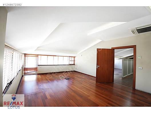 BOSTANCI E-5'de KİRALIK PLAZA KATI 390m² TABELA DEĞERLİ İŞ YERİ